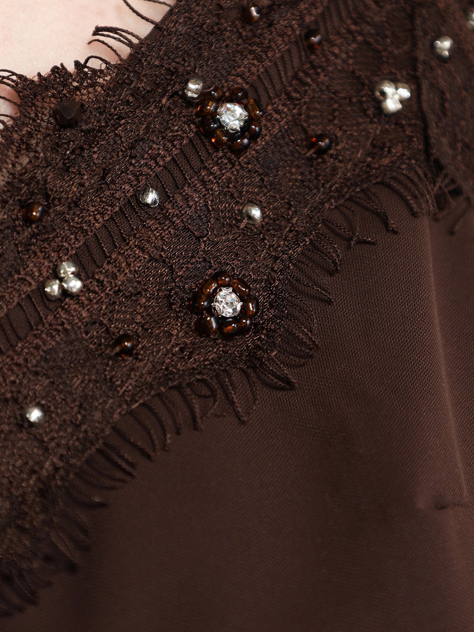 Топ коричневого цвета с кружевом и цепочкой-мониль